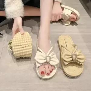 여성 스페이스룩 푹신 왕리본 스트랩 슬리퍼 (39176795A)