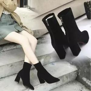여성앵클부츠 여성 블랙 슬림 앵클부츠 삭스 힐 네모굽 뾰족 앞코 스웨이드부츠