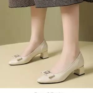 여성용 출퇴근 진가죽 구두 신발 봄가을 플랫 통굽 단화 사뿐 빅사이즈 커리어 펌프스 M스포3