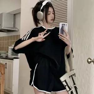 [콩심팥심]오버핏 반팔 반바지 투피스 배색 라인 트레이닝 세트