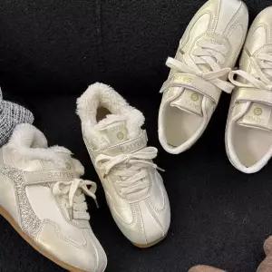 여사친 겨울 캐주얼 트렌디 아이템 신발 운동화 워킹화 기모 슬립온 스팽글 면화 HT4