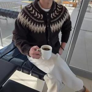 [맨즈해시태그] 남자 노르딕 라운드 가디건 코위찬