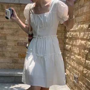 미니원피스LDN-20250139 퍼프숄더 드레스 디테일 캉캉 발랄한 분위기