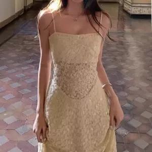 엘럽 원피스 여자 롱 봄 계열 분위기 소프트 나시 허리 크림 펀칭 레이스 원템1