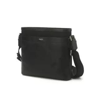 [헤지스](대구신세계)[HAZZYS ACC] 블랙 가죽 체크 실버로고 크로스백 HJBA5E172BK