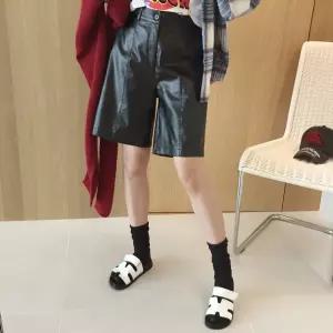 모스 하이웨스트 뒷밴딩 페이크 가죽 레더 블랙 5부 버뮤다 반바지