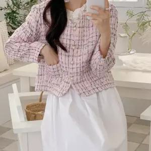 엘리즈데이 솔라트위드자켓 여성자켓 트위드자켓 하객룩 봄자켓 클래식자켓 노카라자켓 진주단추 오피스룩