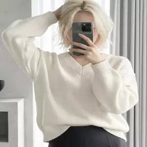 루즈핏 브이넥 벌룬 소매 니트