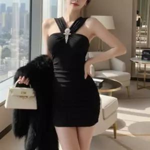 여성 주얼리 브로치 홀터넥 오프숄더 셔링 미니 드레스