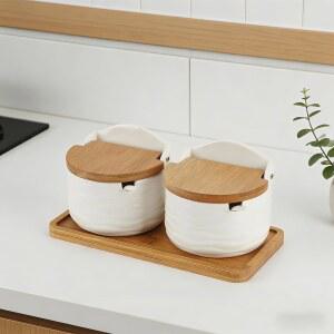 chhcjqyyf 세라믹 조미료 냄비 - 뚜껑이 있는 설탕 그릇과 세라믹 숟가락 소금 및 설탕 용기 세트 가정용 주방 커피 티 설탕 용기 세트 서빙 트레이 포함