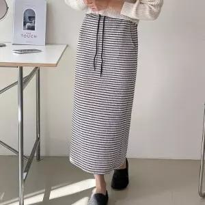 [신상오픈런]여자 H라인 단가라 하이웨스트 밴딩 포켓 롱스커트 (42355645)