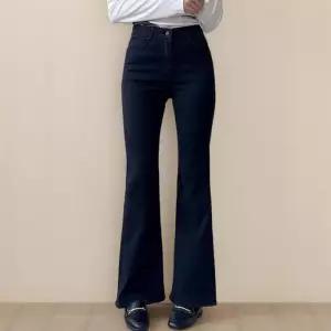 [신상오픈런]여성용 신축성 좋은 빅사이즈 슬림 부츠컷 블랙진 (41993049)