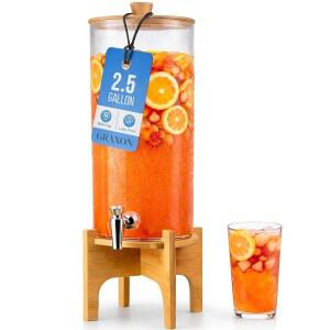 파티, 칵테일, 주스, 레모네이드, 물, 소다, 상그리아 등을 위한 대나무 스탠드 및 스피곳(2.5갤런) 대형 플라스틱 음료 디스펜서, 조립 및 세척이 용이한 카운터 탑용 음료 디스펜서 포함 음료 디스펜서