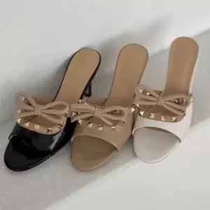 인기상품 소가죽 리본 장식 뮬 슬리퍼 미들힐 여성 포인트 슈즈 6SS [WFM08KI_260307]