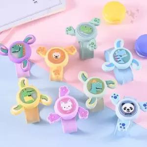 어린이 손목 발광 팔찌 동물 캐릭터 디자인 회전 장난감 야외 활동 안전 액세서리