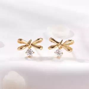 [신세계라이브쇼핑][비앤비골드] 14K 쁘띠 매듭 리본 큐빅볼 침귀걸이 한쌍 MNE42426