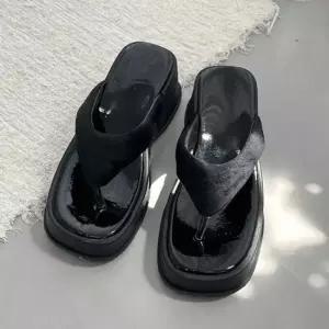 인기상품 통굽 슬리퍼 해외 여행 공항 패션 여자 쪼리 코디 [WFJF5SB_260320]