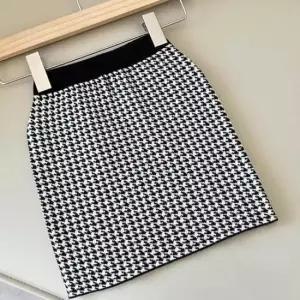 [의류] 여성 하운드투스 체크 패턴 미니스커트 니트 숏스커트