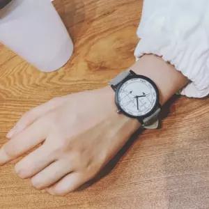 시험 시간 관리용 여성 손목시계 그레이 아날로그 학생용 스터디 시계 심플 디자인