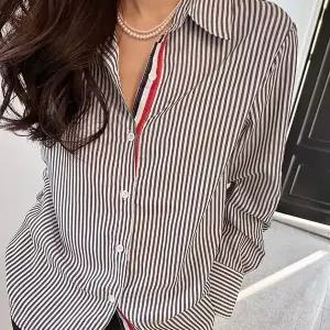 [난닝구] 아치드 스트라이프셔츠