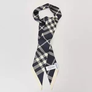 [롯데백화점]롯데탑스 버버리 스키니 체크 실크 스카프(8094701)