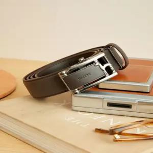 헤지스 액세서리 남성 25SS [스테디셀러] 브라운 음각로고 소가죽 벨트 WUBE5E854W3