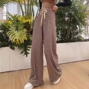 mfnc030021 - 릴렉스 와이드핏 레오파드 그리드 프린 쿨팬츠 밴딩