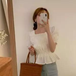 [라일리여성의류] Rly 퍼프 셔링 크롭 반팔 블라우스 00 밴딩블라우스