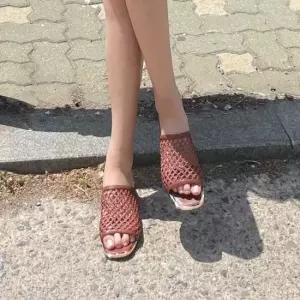 인기상품 소가죽 빅사이즈 메쉬 텍스처 스트랩 오픈 토 안정굽 샌들 슈즈 6SS [WFM045A_260307]