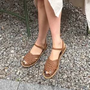 인기상품 소가죽 빅사이즈 위빙 패턴 앵클 스트랩 오픈 토 플랫 샌들 6SS [WFM0454_260307]