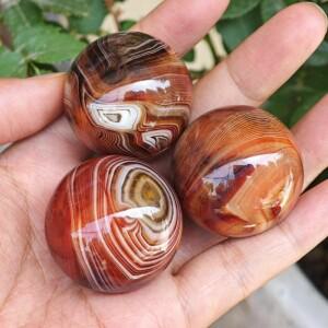 천연 사르도닉스 마노 작은 구체 광택 처리된 크리스탈 볼 홈 데코 데스크탑 장식품 발렌타인데이 수집로