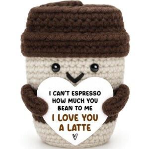 그녀를 위한 선물 여성 남성 커피 애호가 기념일 생일 부활절 바구니 아내 남편 남자친구 여자친구 커플 크로셰 머그 장식 사랑해 그녀의 엄마 어머니의 날 아버지의