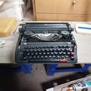 뚜껑 없는 경방 크로바 한글 타자기/4번 사진 주의