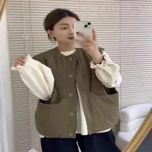 타노스여친 면 캐주얼 데일리룩 라운드 패딩 조끼 포켓 빅 싱글 솔리드 민소매 KUK1