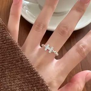 [디작소]여성 실버 925 이니셜 H 큐빅 오픈 반지 (34444634)