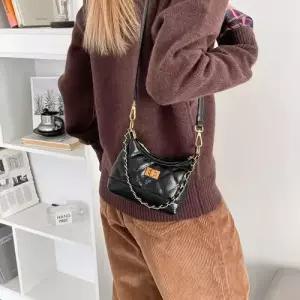 천진반 여친 데일리룩 가방 미니백 퀼팅 크로스백 체인 토트백 숄더 지갑 KUK5