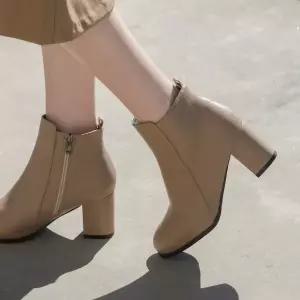 SOVO 리로이 베이직 통굽 앵클 여성부츠 6cm