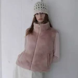 [최초가189 000]하프넥 FAUX 밍크 구스다운 베스트_SOVS251206