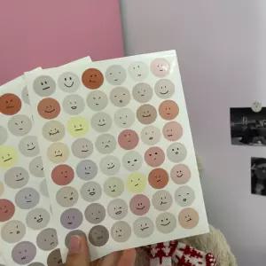 반사물통 크리스마스밤장식 물품표시 어린이메모의자 운전수지 유리창장식 DIY장식 마스킹테이프 가구자국커버 숫자테이프 인테리어월장식 인쇄물 폴꾸 동그라미 꾸미기 다꾸 얼굴표정 스티커