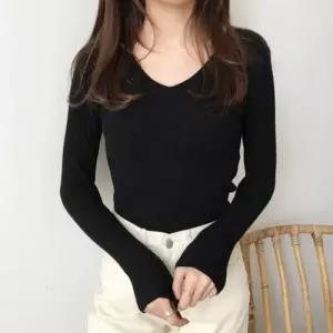 베이직 슬림핏 스타일리쉬 브이넥 골지니트