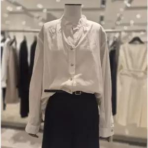 [아이잗컬렉션](타임스퀘어점패션관)루즈핏 차이나 카라 블라우스 (CS4E0BL331)