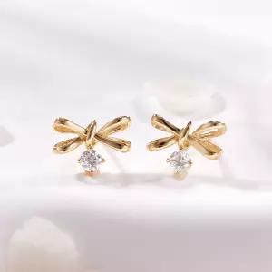 갤러리아 [비앤비골드] 18K 쁘띠 매듭 리본 큐빅볼 침귀걸이 한쌍 MNE42426