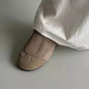 펀칭 메쉬 패널 구조 슬림라인 플랫핏 데일리 슬립온슈즈 6SS