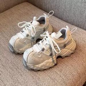 여성 운동화 슈즈 러닝화 에나멜 아쿠아망 통기성 가벼운 통굽 admr5