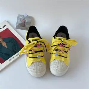 야무치 옐로우 여친 가을 데일리룩 신발 운동화 캔버스화 보드화 조개껍데기 슬립온 앵글슈즈 KUK3