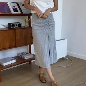 [하프클럽/셀러허브_여성트랜드패션]아이우먼 슬림셔링H트임스커트 YPQ779M60