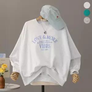 [모노시크] 러베즈 러브 자수 레터링 맨투맨_MNTG564