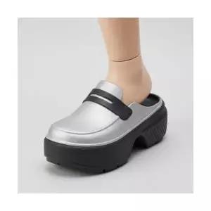 크록스 CROCS 공용 스톰프 메탈릭 로퍼 SBK 24SUCL210363 Z01V 288593