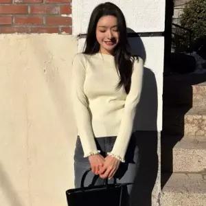 매장정품 PLASTIC ISLAND 플라스틱 아일랜드 [PLA by] 넥변형 골지 니트 PS7OK306 1307178