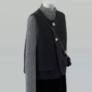 여사친 모직 오피스룩 캐주얼 겨울 가을 레이어드 트렌디 라운드넥 조끼 아이템 민소매 상의 HT4